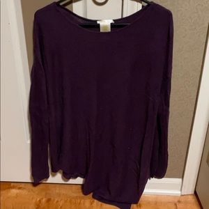 Pretty plum color sweater with angled bottom - LG